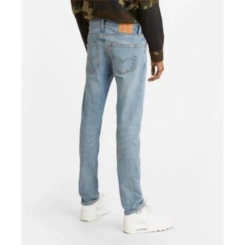 Brand new Levi's Men's Slim Fit Taper Jeans - Light Blue Denim size 33x30